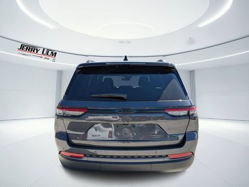 New 2026 Jeep Grand Cherokee Altitude RWD image 4