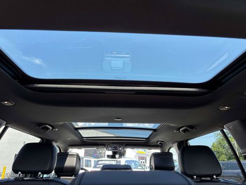 Certified 2024 Jeep Wagoneer 4WD w/ Premium Group I image 16