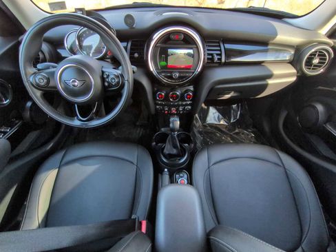 Used 2019 MINI Cooper 4-Door Hardtop w/ Signature Upholstery Package image 16