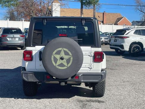 Used 2018 Jeep Wrangler Unlimited Sahara image 7