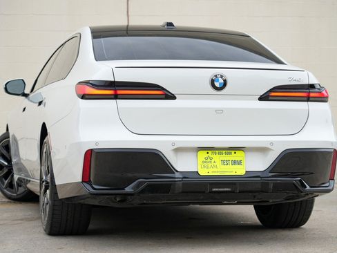 Used 2023 BMW 740i RWD image 6