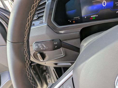 Used 2023 Volkswagen Tiguan SE w/ Panoramic Sunroof Package FWD image 29