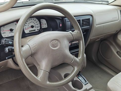 Used 2003 Toyota Tacoma PreRunner image 2