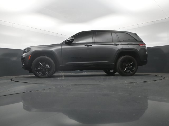 Used 2023 Jeep Grand Cherokee Altitude AWD/4WD image 33