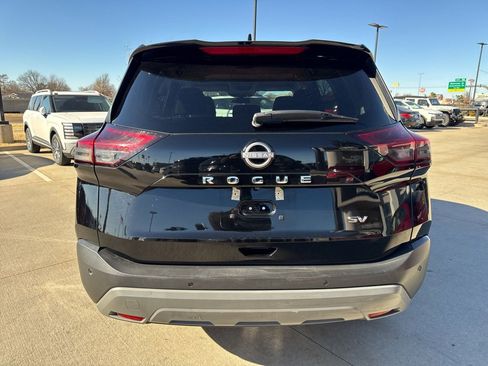 Used 2023 Nissan Rogue SV image 5