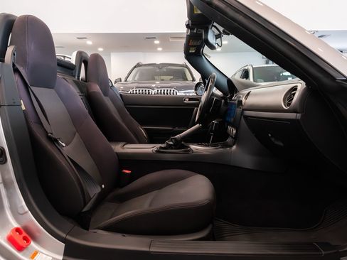 Used 2010 MAZDA MX-5 Miata Touring RWD image 23