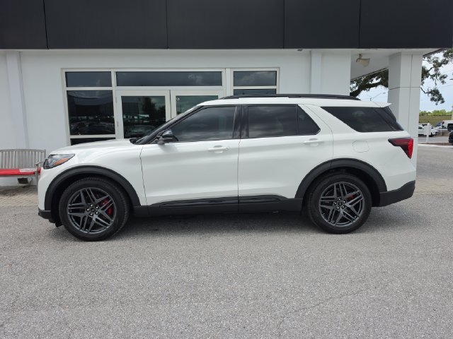 Used 2025 Ford Explorer ST AWD/4WD image 4
