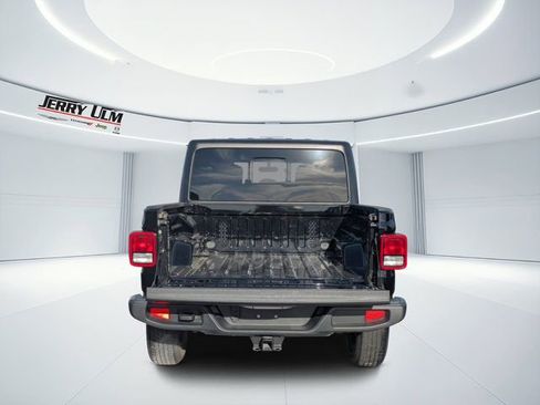 Used 2022 Jeep Gladiator Sport image 5