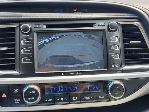 Used 2019 Toyota Highlander XLE AWD/4WD image 12