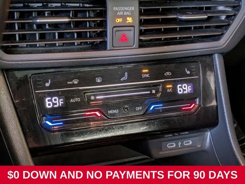 Used 2025 Volkswagen Jetta SE FWD image 17