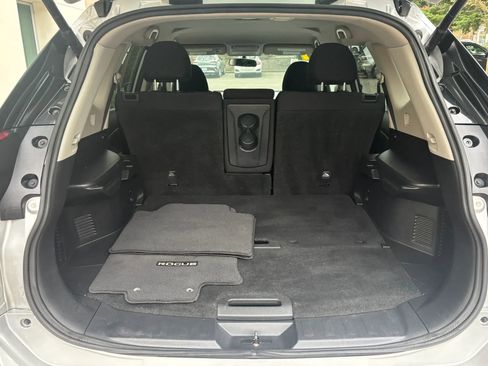 Used 2017 Nissan Rogue SV w/ SV Premium Package image 9