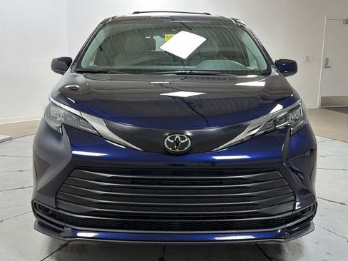 New 2026 Toyota Sienna LE image 2