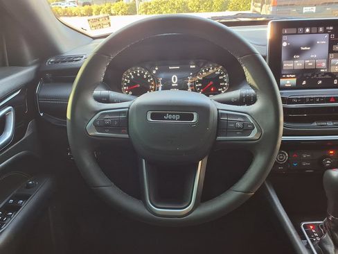 Used 2023 Jeep Compass Latitude AWD/4WD image 21