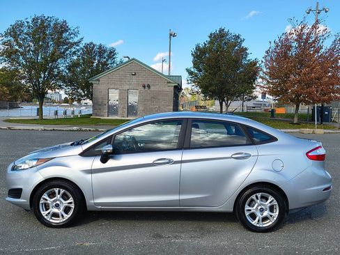 Used 2015 Ford Fiesta SE image 4