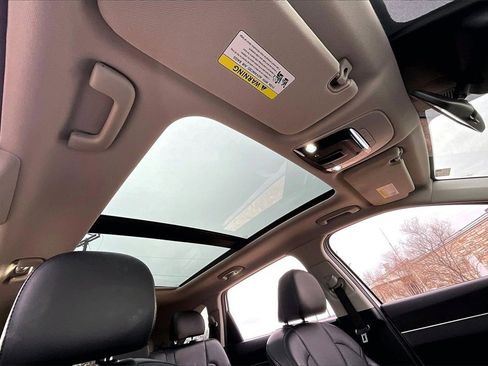 Certified 2022 Kia Sorento S w/ Panoramic Sunroof Package image 17