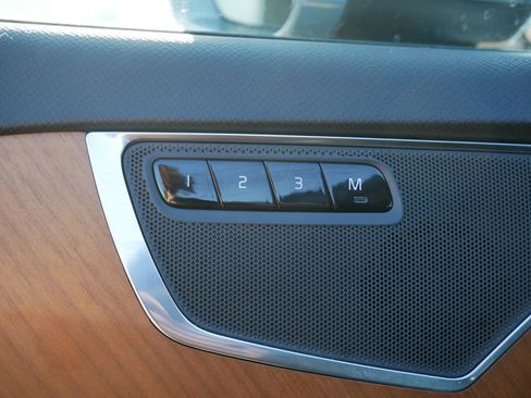 Used 2023 Volvo XC90 B5 Plus image 16