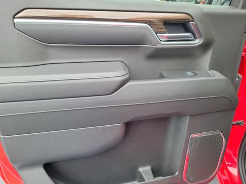 Used 2025 Chevrolet Silverado 1500 LT RWD image 9