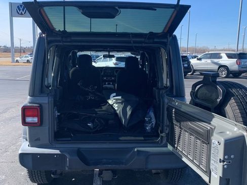 Used 2018 Jeep Wrangler Unlimited Sport image 27