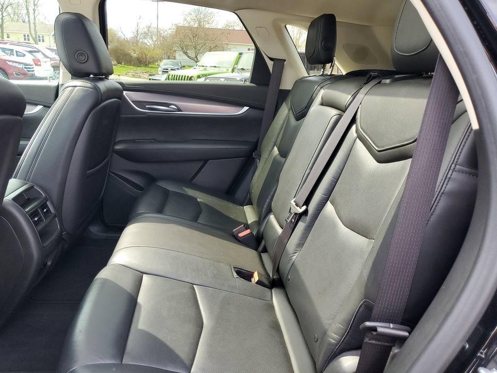 Used 2017 Cadillac XT5 Luxury w/ Driver Awareness Package FWD image 11