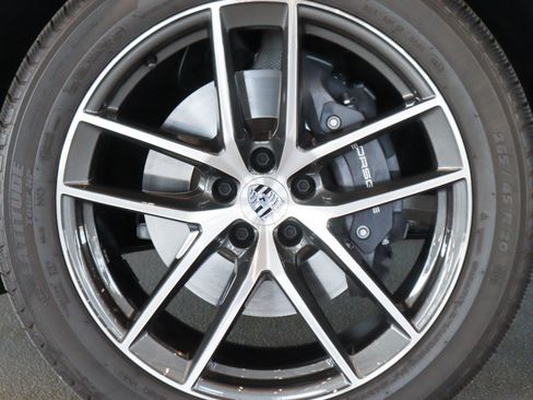 Used 2025 Porsche Macan image 14