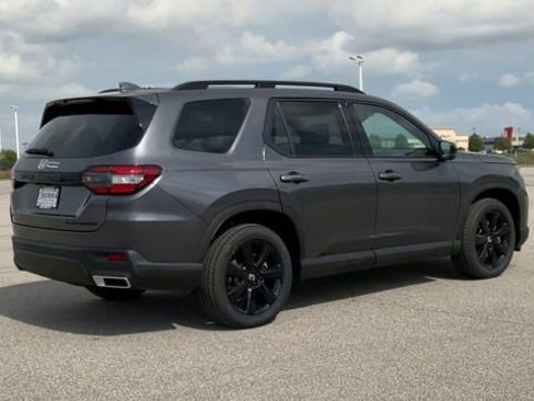 Used 2025 Honda Pilot Black Edition image 8