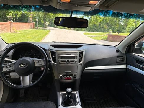 Used 2010 Subaru Outback 2.5i Premium AWD/4WD image 39