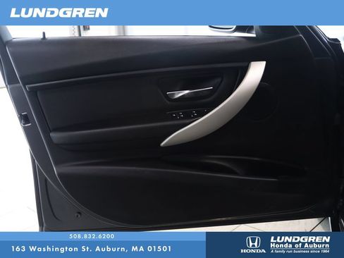 Used 2018 BMW 320i xDrive Sedan w/ Convenience Package AWD/4WD image 8
