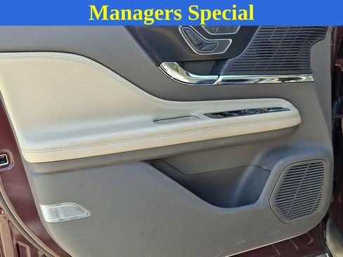 Used 2021 Lincoln Corsair FWD w/ Premium Package image 11