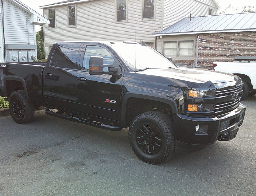 Used 2019 Chevrolet Silverado 2500 LT w/ Midnight Edition AWD/4WD image 3
