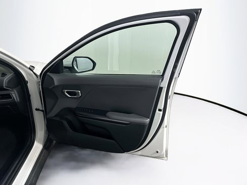 Used 2025 Kia K4 LXS image 32