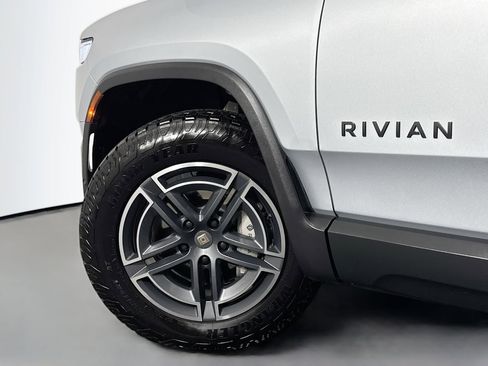 Used 2025 Rivian R1S Adventure image 39