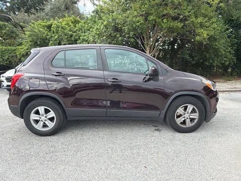 Used 2020 Chevrolet Trax LS FWD image 4