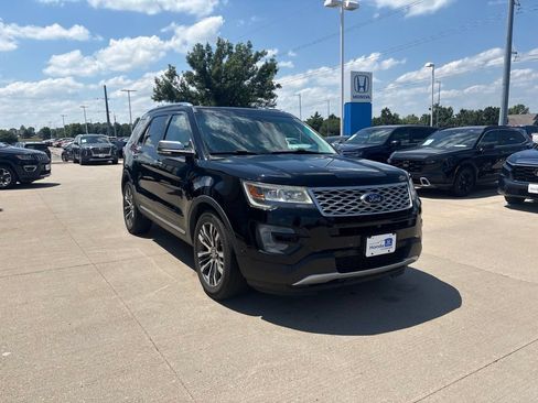 Used 2016 Ford Explorer Platinum AWD/4WD image 3