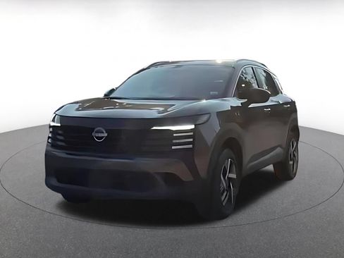 Used 2026 Nissan Kicks SV w/ Cold Weather Package FWD image 5