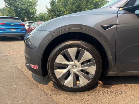 Used 2023 Tesla Model Y 2WD image 12