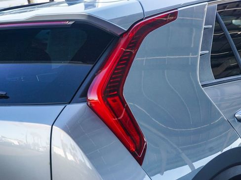 Certified 2023 Kia Niro EX image 8