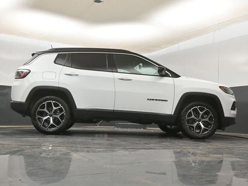 Used 2025 Jeep Compass Limited AWD/4WD image 16