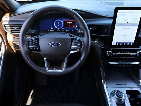 Used 2021 Ford Explorer King Ranch w/ Premium Technology Package image 14