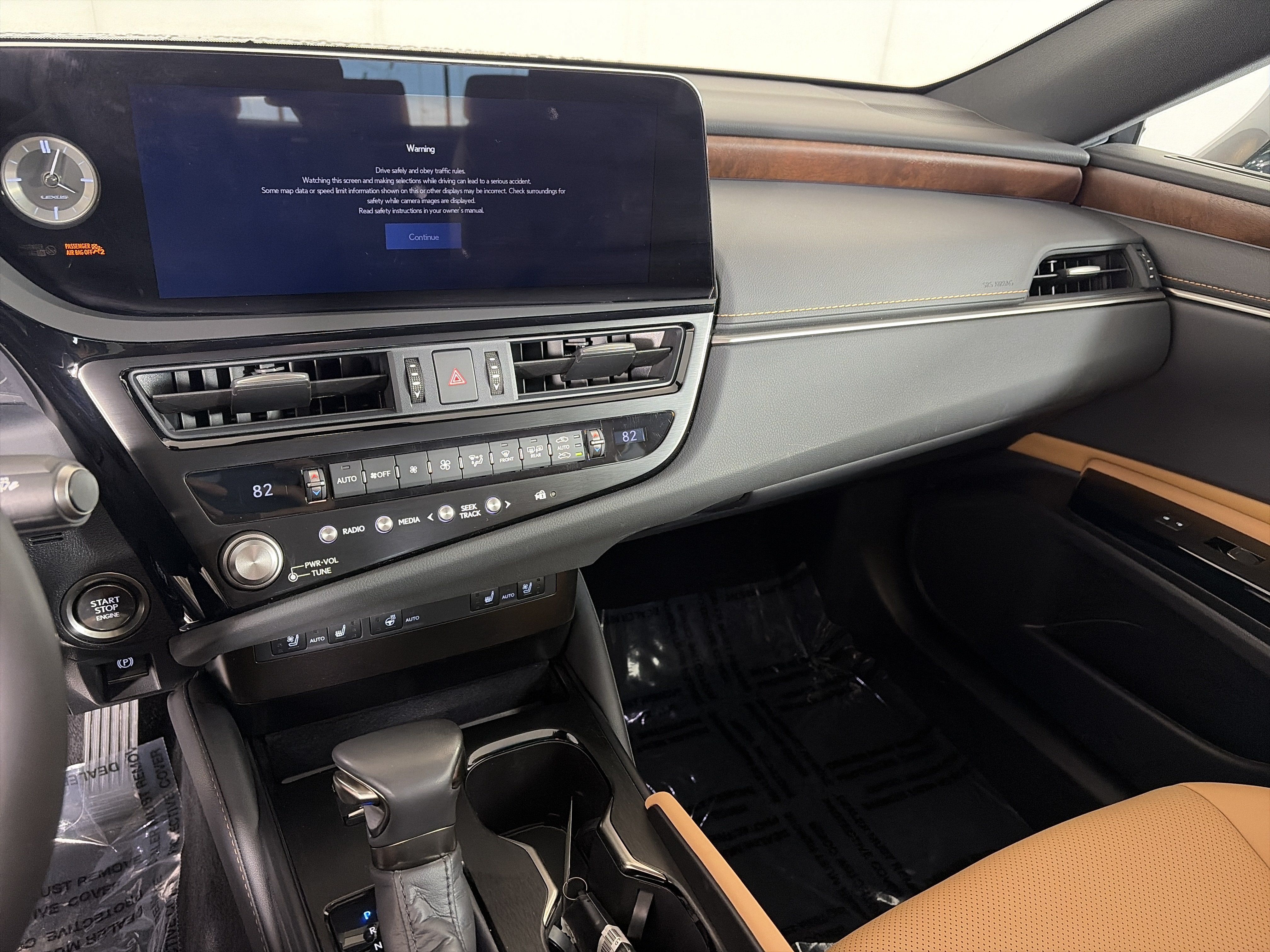 Used 2024 Lexus ES 350 w/ Premium Package FWD image 4