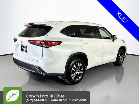 Used 2022 Toyota Highlander XLE AWD/4WD image 15