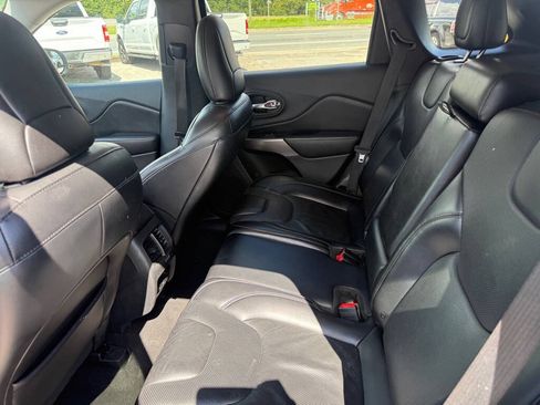 Used 2019 Jeep Cherokee Limited AWD/4WD image 9