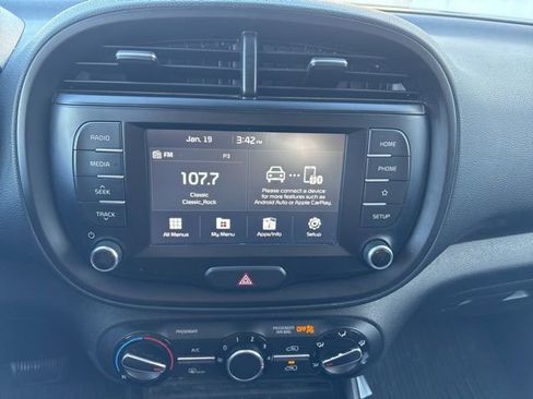 Used 2021 Kia Soul LX image 11