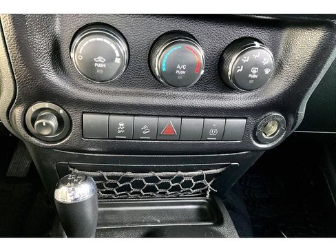 Used 2015 Jeep Wrangler Unlimited Sahara w/ Connectivity Group image 24