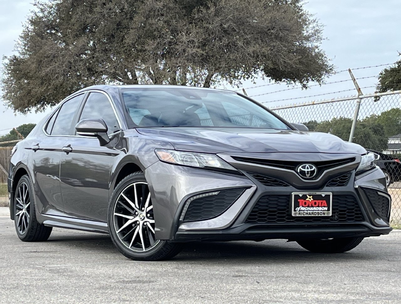 Used 2023 Toyota Camry SE FWD image 2
