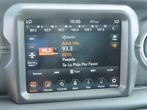 Used 2022 Jeep Wrangler Unlimited Sahara w/ Cold Weather Group AWD/4WD image 28