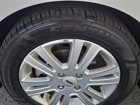 Used 2009 Ford Focus SEL FWD image 12