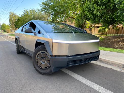 Used 2025 Tesla Cybertruck AWD Crew Cab image 2
