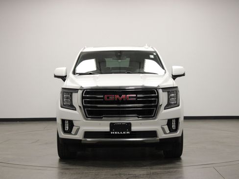 Used 2022 GMC Yukon XL SLT w/ SLT Luxury Package AWD/4WD image 3