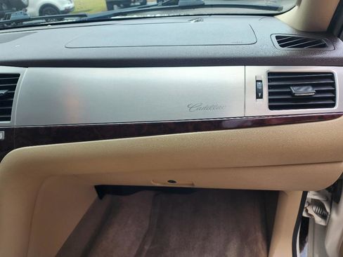 Used 2012 Cadillac Escalade Premium image 15