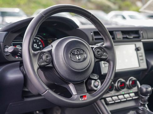 Used 2025 Toyota GR86 Premium w/ ALL Weather Mat Package (TMS) image 15